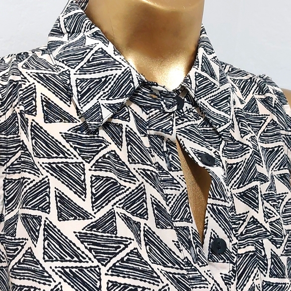 Sleeveless Printed Dress - Picture 3 of 6